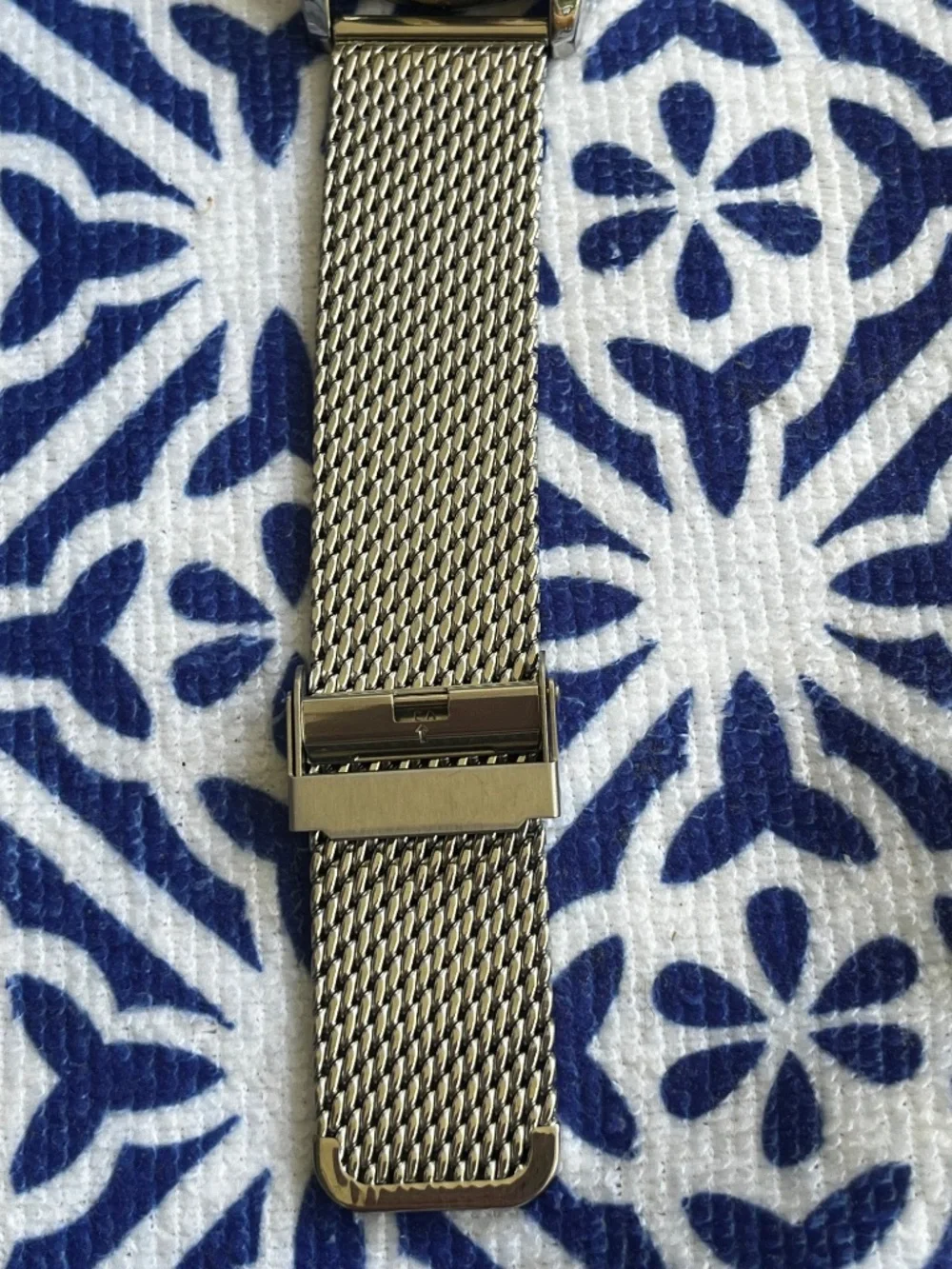 Geoffrey Beene Mens Watch 42mm Silver Tone Mesh band & green face New Battery